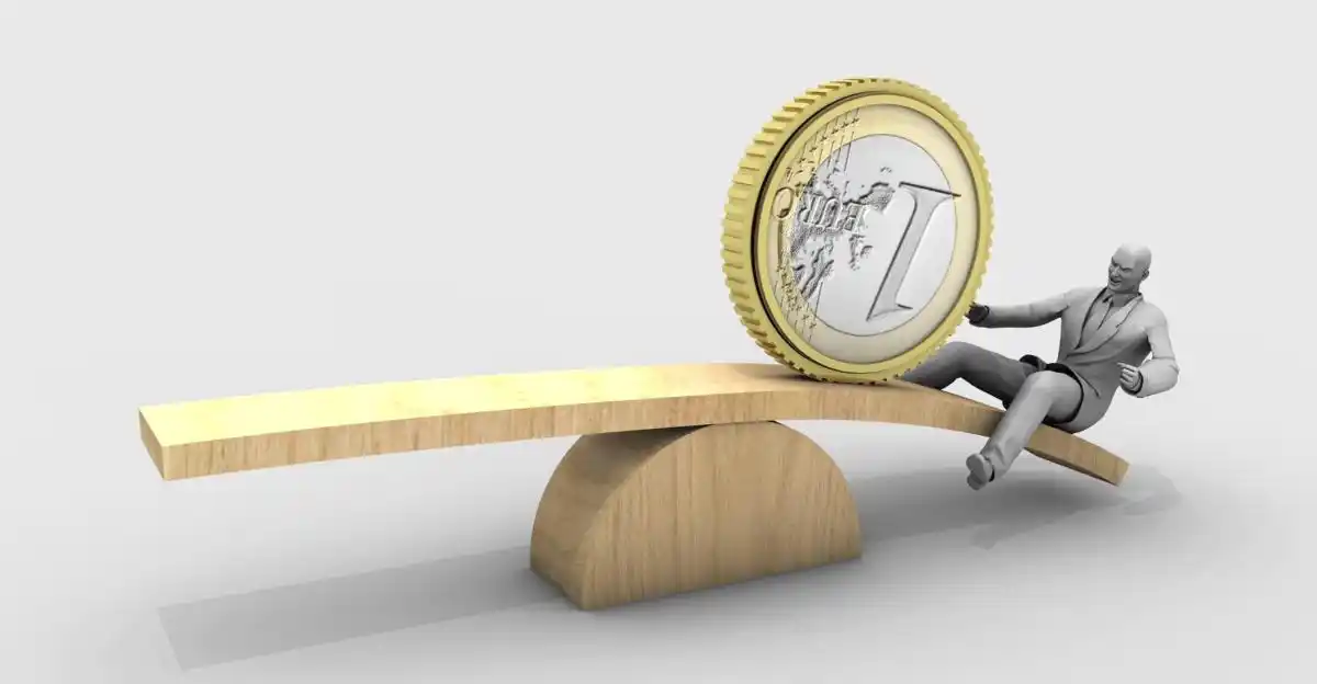 股市杠杆倍数咋回事？融资融券和场外配资的倍数有啥不同？